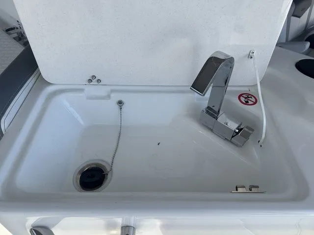 Slide: The Image of Wellcraft 38 T-Top 2026 - 18