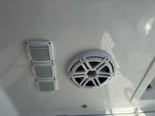 Slide: The Image of Wellcraft 38 T-Top 2026 - 19