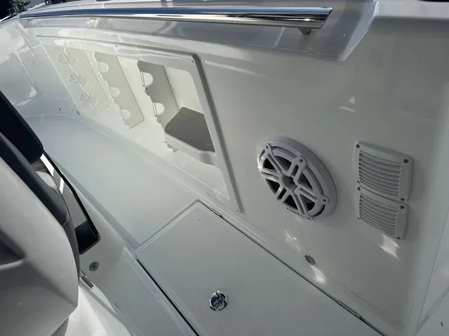 Slide: The Image of Wellcraft 38 T-Top 2026 - 22