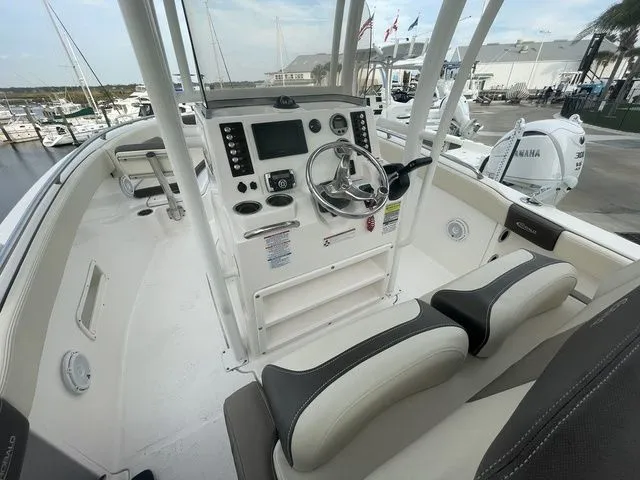 Slide: The Image of Robalo R222 Explorer 2020 - 7