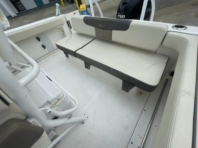 Slide: The Image of Robalo R222 Explorer 2020 - 8