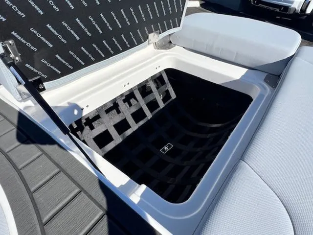 Slide: The Image of MasterCraft XT24 2026 - 28