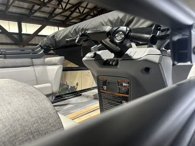 Slide: The Image of Sea-Doo Switch Sport 21 2023 - 9