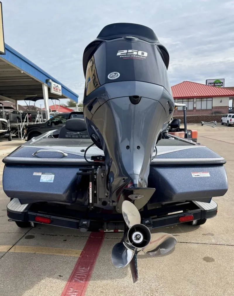 Slide: The Image of Skeeter ZX250 2018 - 10