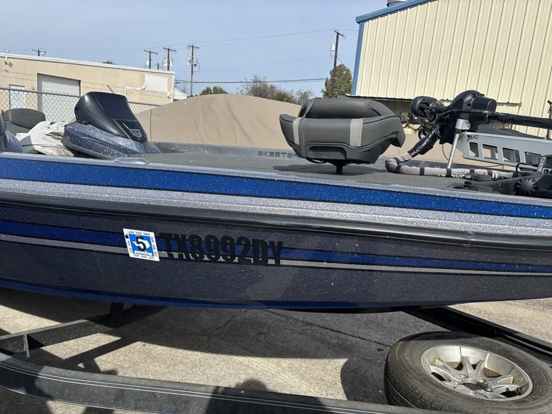 Slide: The Image of Skeeter ZX250 2018 - 3