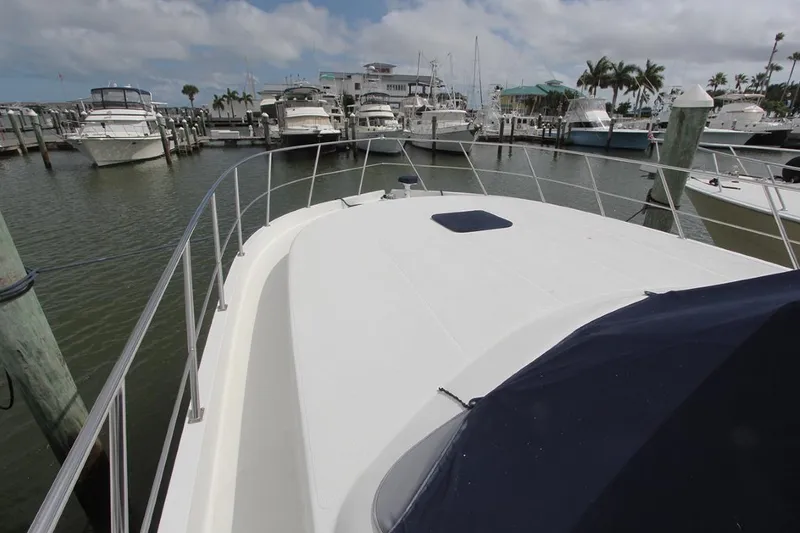 Slide: The Image of 2006 Navigator 5400 yacht foredeck - 1