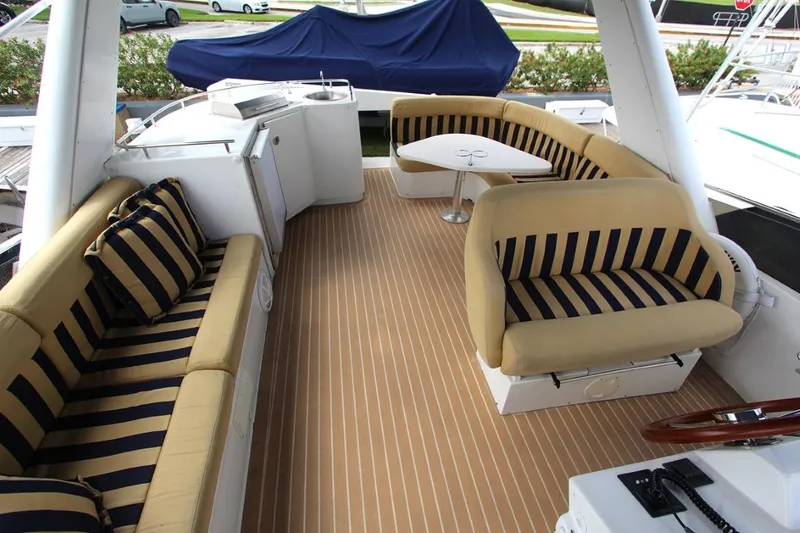 Slide: The Image of 2006 Navigator 5400 yacht helm - 16