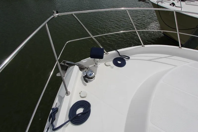 Slide: The Image of Bow of 2006 Navigator 5400 yacht Pulpit - 2