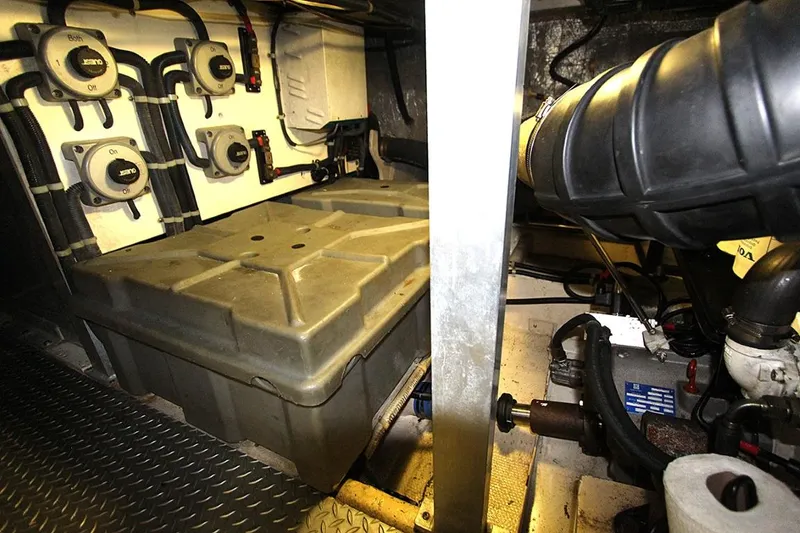 Slide: The Image of 2006 Navigator 5400 yacht forward stateroom - 28