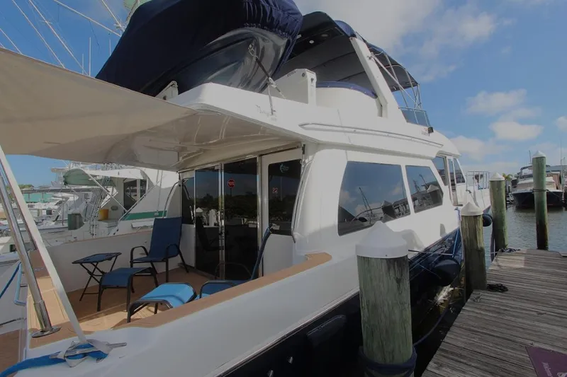 Slide: The Image of 2006 Navigator 5400 yacht stern profile - 4