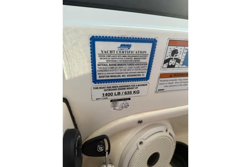 Slide: The Image of 2020 Boston Whaler 270 Vantage yacht certification label, maximum outboard weight 1400 lb. - 29