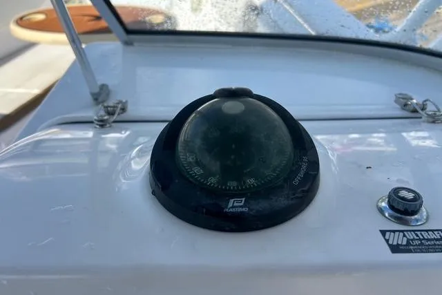 Slide: The Image of Compass on 2018 Pro-Line 23 Dual Console boat dashboard, close-up view. - 13
