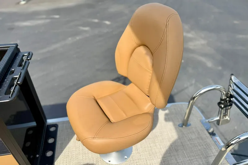 Slide: The Image of Tan captain's chair on 2026 Crest Conquest SE 200 Fish boat deck. - 41