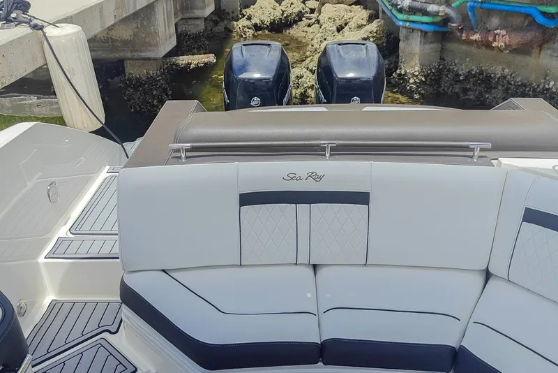 Slide: The Image of Sea Ray SLX 310 2018 - 12