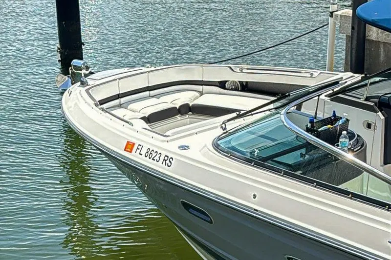 Slide: The Image of Sea Ray SLX 310 2018 - 19