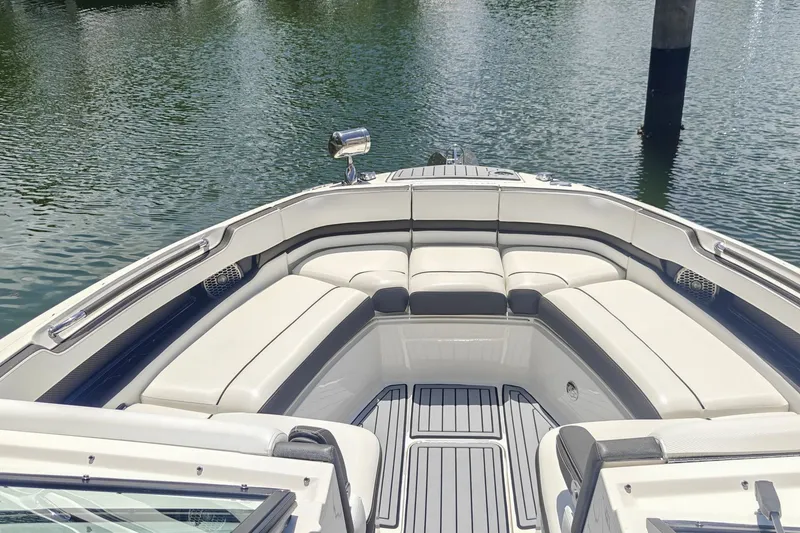 Slide: The Image of Sea Ray SLX 310 2018 - 20