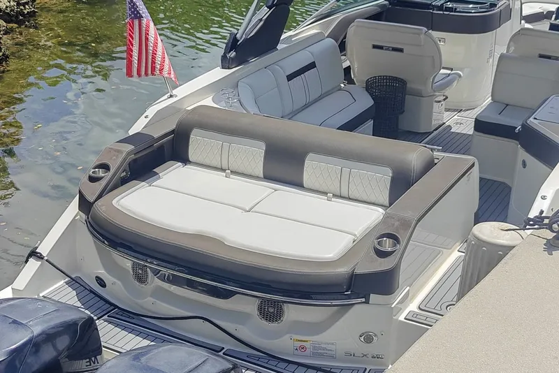 Slide: The Image of Sea Ray SLX 310 2018 - 8