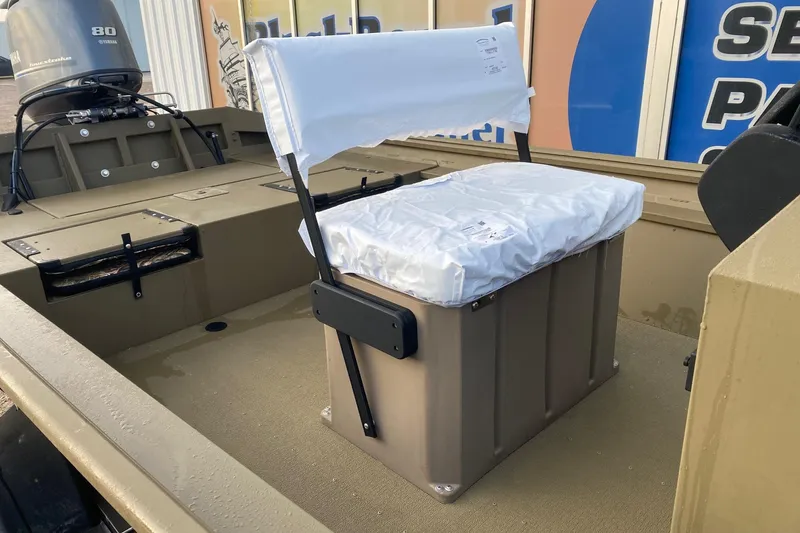 Slide: The Image of 2026 G3 Gator Tough 18 CCJ boat interior with Yamaha 80 engine and cushioned seating. - 9