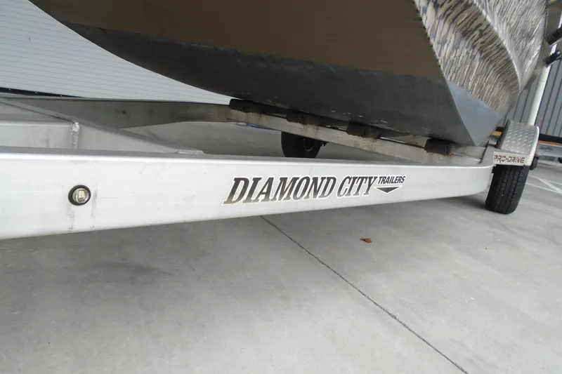 Slide: The Image of 2021 Pro-Drive SBX Series 17' boat on Diamond City trailer. - 16