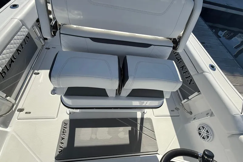 Slide: The Image of Interior of Blackfin 252 CC boat, model year 2022. - 20