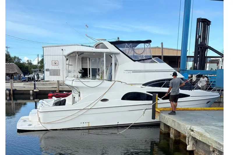 Carver Yachts 41 Cockpit Motor Yacht 2005 - Marine Source