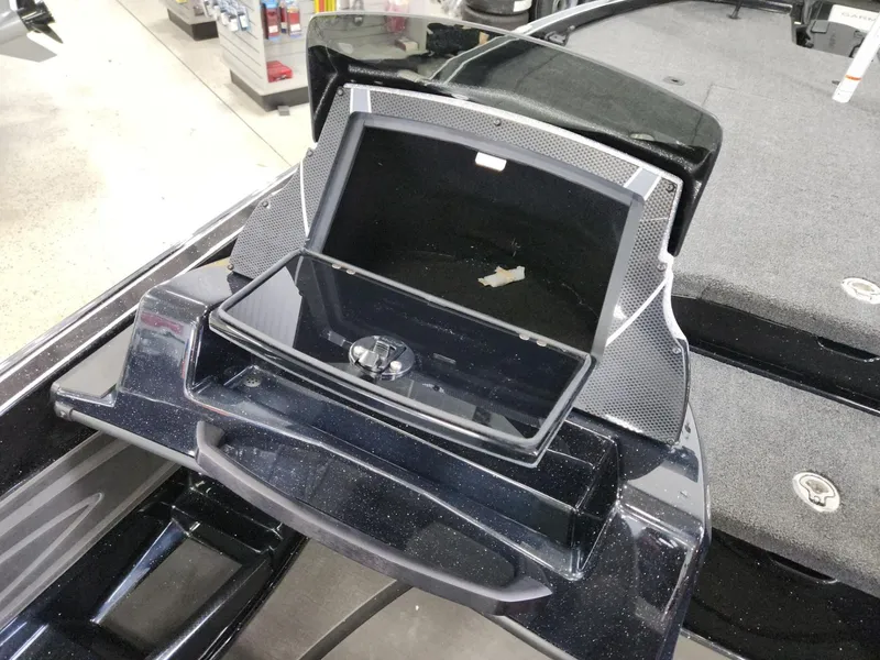 Slide: The Image of Triton 20XP GARMIN PATRIOT 2026 - 12