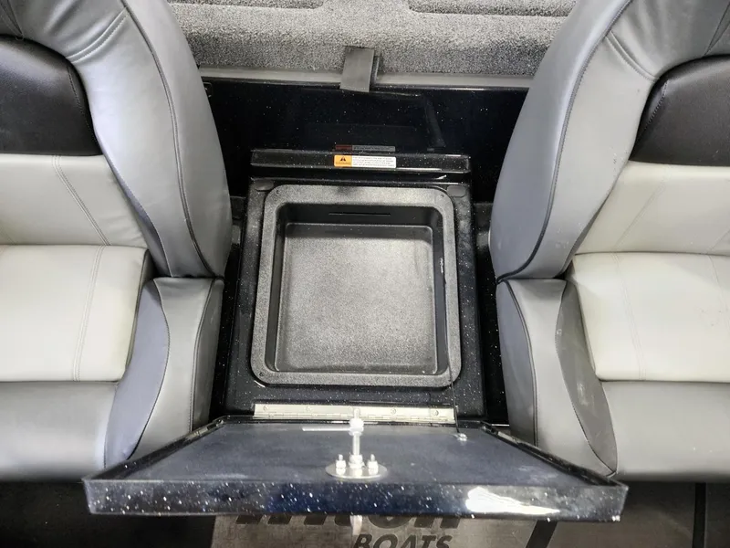 Slide: The Image of Triton 20XP GARMIN PATRIOT 2026 - 13