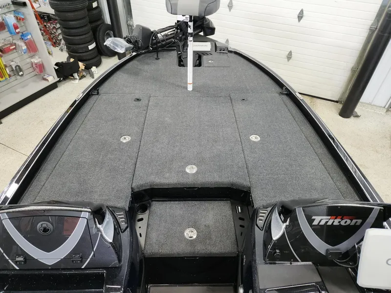 Slide: The Image of Triton 20XP GARMIN PATRIOT 2026 - 14