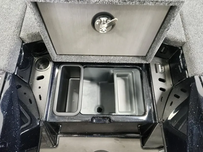 Slide: The Image of Triton 20XP GARMIN PATRIOT 2026 - 16