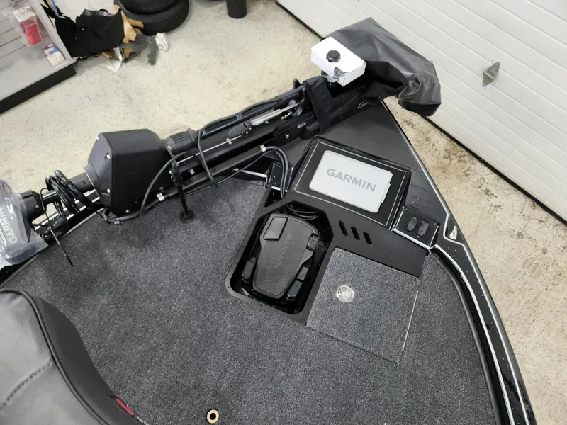 Slide: The Image of Triton 20XP GARMIN PATRIOT 2026 - 19