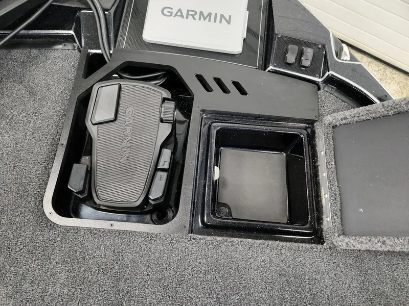 Slide: The Image of Triton 20XP GARMIN PATRIOT 2026 - 20