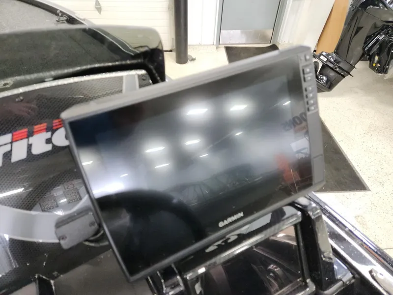 Slide: The Image of Triton 20XP GARMIN PATRIOT 2026 - 8