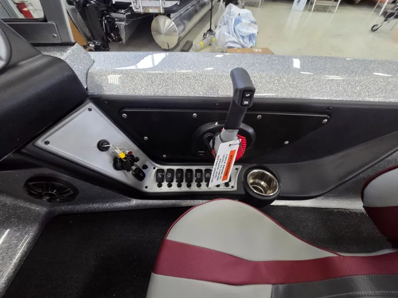 Slide: The Image of Triton 186 Allure 2026 - 16