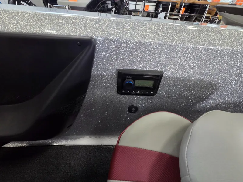 Slide: The Image of Triton 186 Allure 2026 - 18