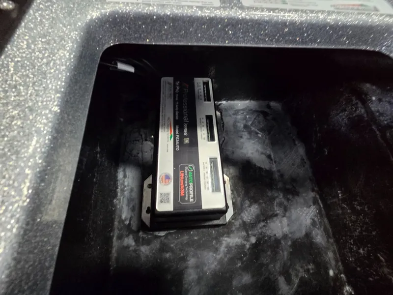 Slide: The Image of Triton 186 Allure 2026 - 25