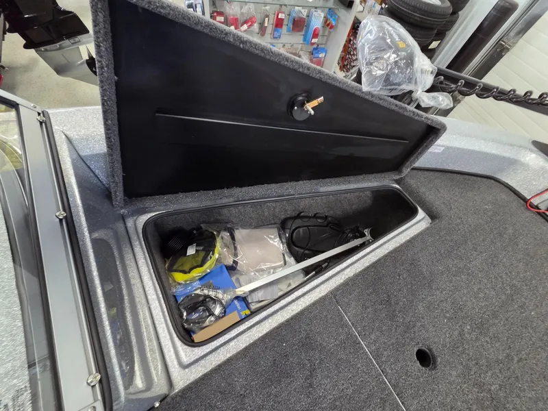 Slide: The Image of Triton 186 Allure 2026 - 9