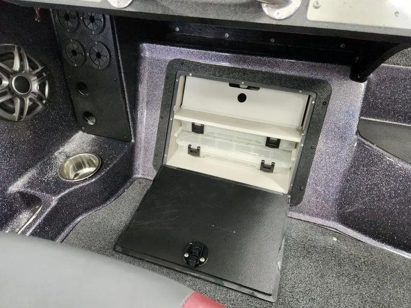 Slide: The Image of Triton 206 Allure 2026 - 16