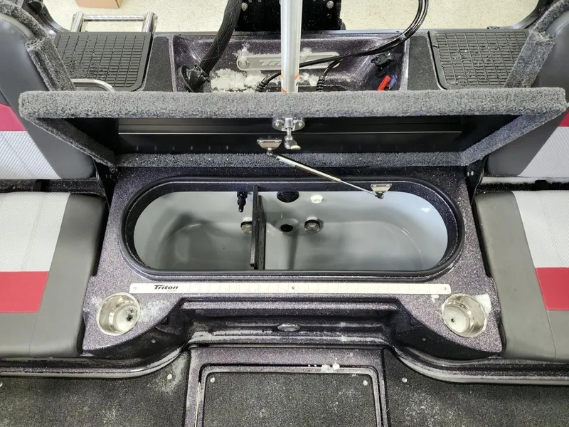 Slide: The Image of Triton 206 Allure 2026 - 25