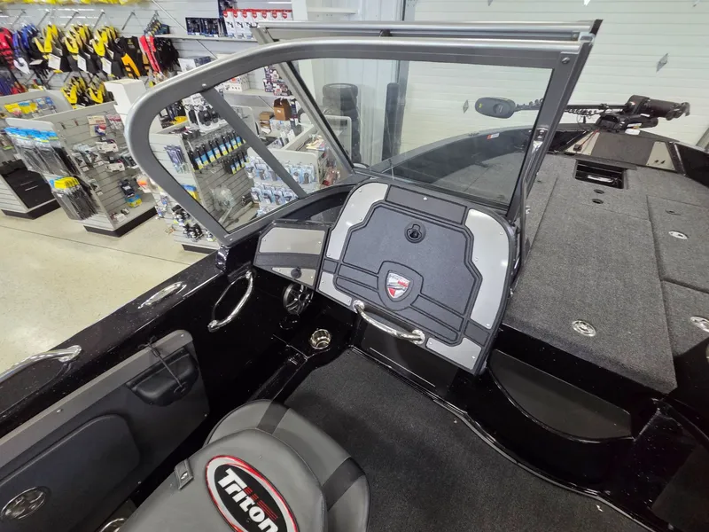 Slide: The Image of Triton 206 Allure 2026 - 20