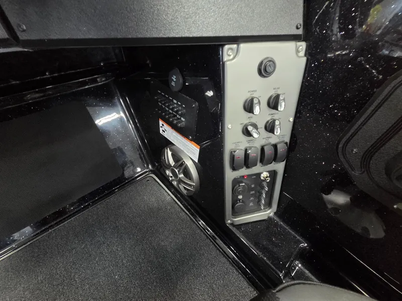 Slide: The Image of Triton 206 Allure 2026 - 22