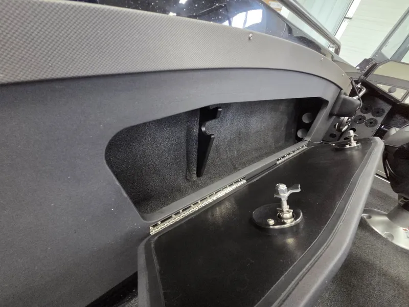 Slide: The Image of Triton 206 Allure 2026 - 30