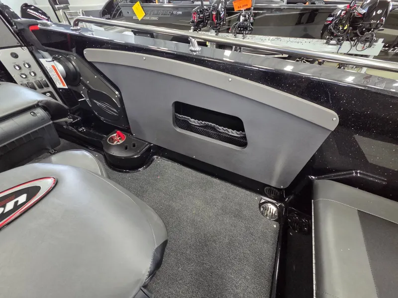 Slide: The Image of Triton 206 Allure 2026 - 31