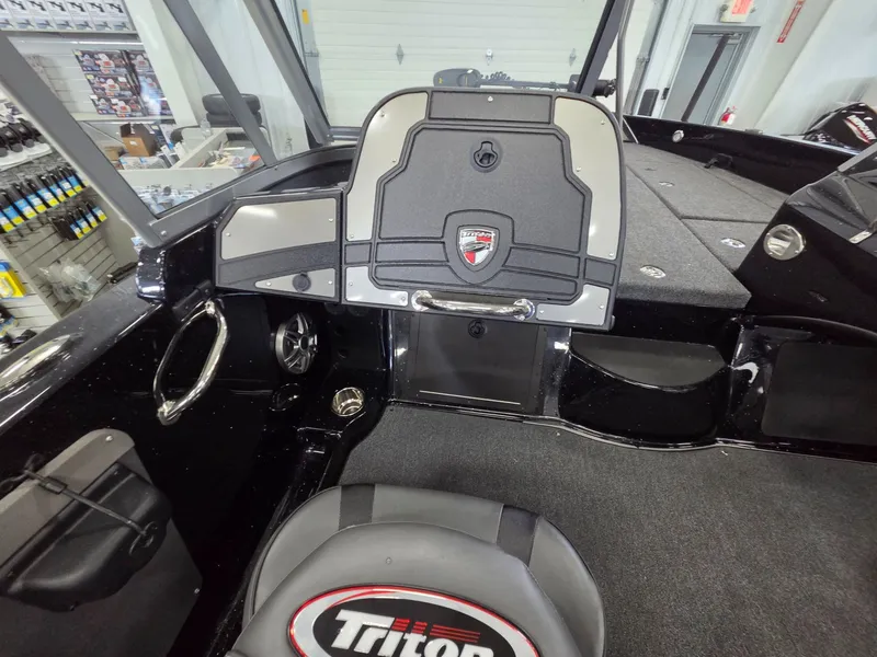 Slide: The Image of Triton 206 Allure 2026 - 32