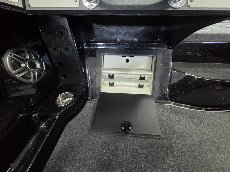 Slide: The Image of Triton 206 Allure 2026 - 33