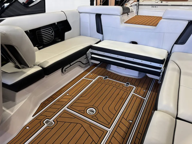 Slide: The Image of Nautique Super Air Nautique G23 2015 - 14