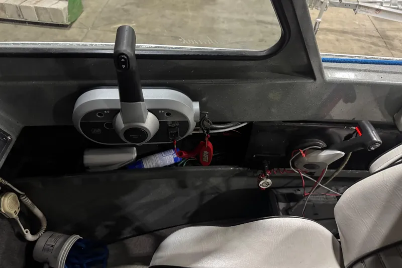 Slide: The Image of 2008 North River 21 SEAHAWK boat interior with control panel and steering wheel. - 18