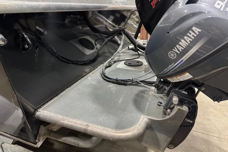 Slide: The Image of 2008 North River 21 SEAHAWK boat with Yamaha outboard motor, close-up view. - 8