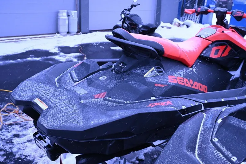Slide: The Image of Sea-Doo Spark Trixx 3-up Rotax 900 H.O. ACE iBR with Audio 2022 - 10