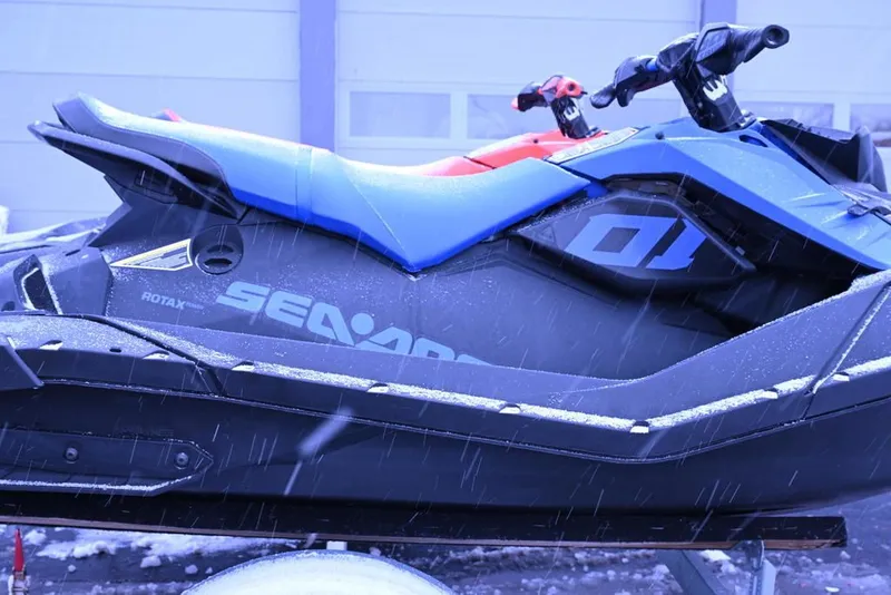 Slide: The Image of Sea-Doo Spark Trixx 3-up Rotax 900 H.O. ACE iBR and Audio 2023 - 4