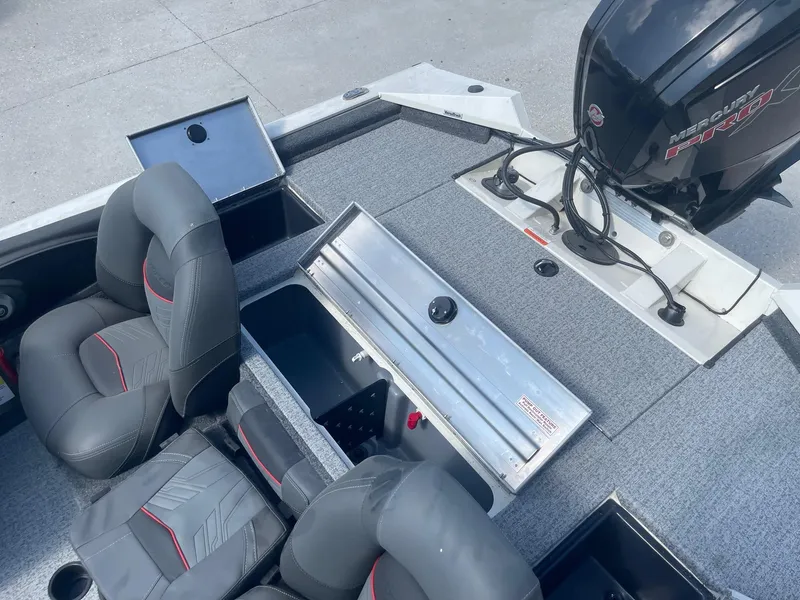 Slide: The Image of Tracker Pro Team 190 TX 2024 - 11